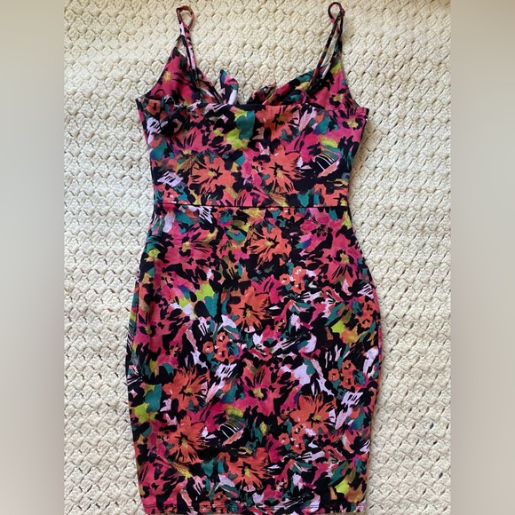 🌺 GUESS FLORAL- BODYCON DRESS/ SIZE XS 🌺 - Picture 2 of 11